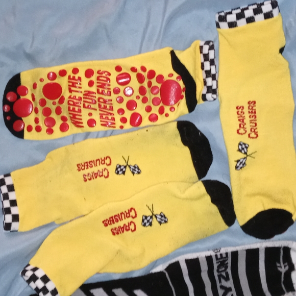(4)Trampoline park (CRAIG CRUISERS/SKY ZONE) socks - Picture 2 of 4